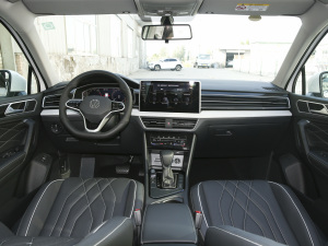 2022款330TSI 自动两驱智享版 内饰全景