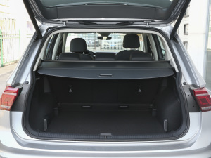 2022330TSI ԄӃR-LineŞ g