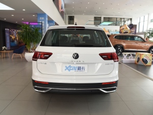 2022款330TSI 自动两驱舒享版 正后	