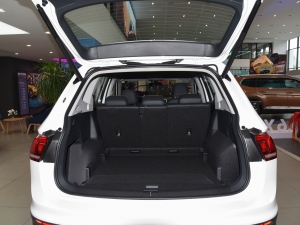 2022款330TSI 自动两驱舒享版 行李厢空间