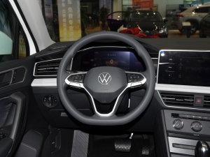 2022款330TSI 自动两驱舒享版 方向盘