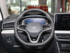 2022款380TSI 自动四驱R-Line越享版7座 方向盘