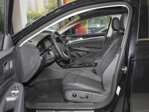 2022款280TSI 精英版 前排空间