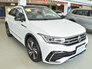 2022款380TSI 四驱旗舰版 右前45度