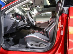 2022款凌渡L 280TSI DSG超辣旗舰版 前排空间