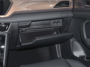 2022款280TSI 两驱豪华版 手套箱