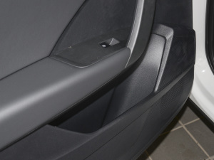 2022款280TSI 两驱豪华版 后门储物空间