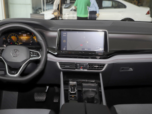 2022款330TSI 两驱豪华版 中控台