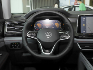 2022款330TSI 两驱豪华版 方向盘