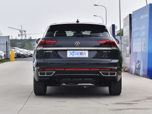 2022款330TSI 两驱尊崇豪华版 正后	