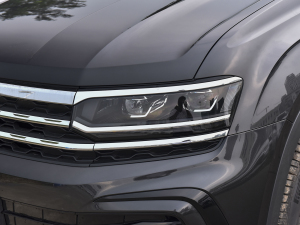 2022款330TSI 两驱尊崇豪华版 大灯