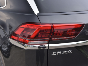 2022款330TSI 两驱尊崇豪华版 尾灯