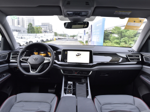 2022款330TSI 两驱尊崇豪华版 内饰全景