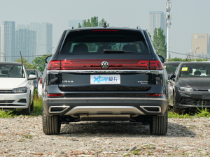 2022款530 V6 四驱尊崇豪华版 正后	