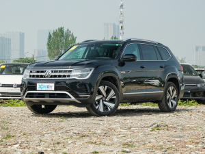 2022款530 V6 四驱尊崇豪华版 左前45度