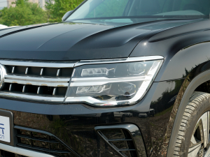 2022款530 V6 四驱尊崇豪华版 大灯