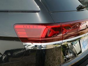 2022款530 V6 四驱尊崇豪华版 尾灯