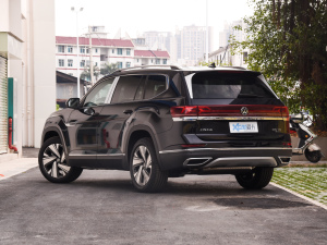 2022款380TSI 四驱尊崇豪华版 左后45度