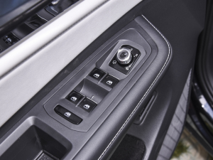 2022款380TSI 四驱尊崇豪华版 主驾车窗控制区	