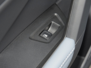 2023款280TSI DSG永逸版 后排车窗控制区