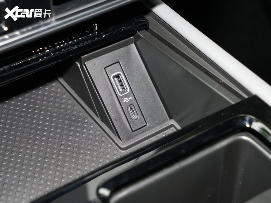 2023;X Ŀ 330TSI (q)A