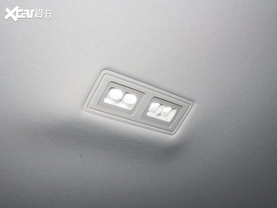 2023;X Ŀ 330TSI (q)A