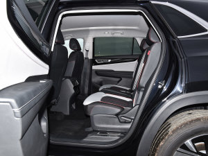 2023款380TSI 四驱尊崇豪华版 后排空间