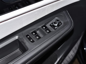 2023款380TSI 四驱尊崇豪华版 主驾车窗控制区	