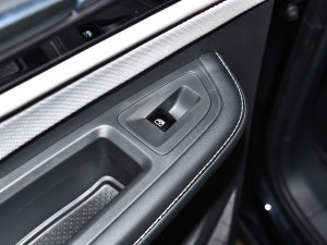 2023款380TSI 四驱尊崇豪华版 后排车窗控制区