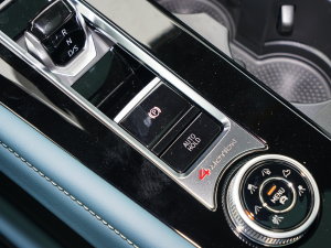2023款530 V6 四驱青云限定版 驻车制动器