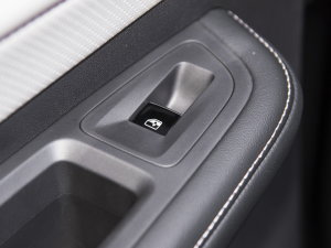 2023款380TSI 四驱尊崇旗舰版 后排车窗控制区