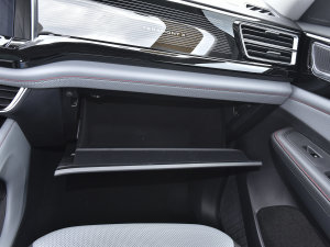 2023款改款 380TSI 四驱尊崇豪华版 手套箱