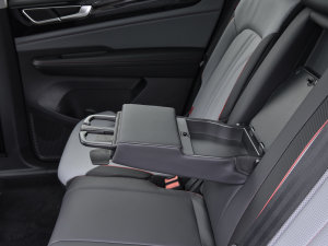 2023款改款 380TSI 四驱尊崇豪华版 后排中央扶手功能
