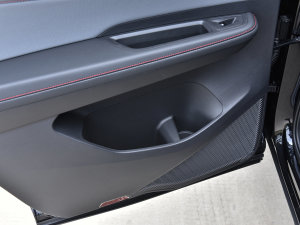 2023款改款 380TSI 四驱尊崇豪华版 后门储物空间