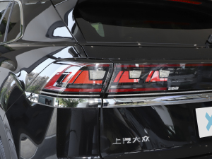 2023款改款 380TSI 四驱豪华版 尾灯