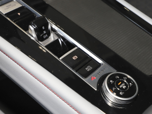 2023款改款 380TSI 四驱豪华版 驻车制动器
