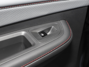 2023款改款 380TSI 四驱豪华版 后排车窗控制区