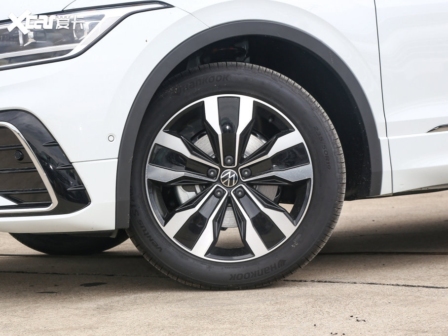 2023;^L 330TSI ԄӃR-LineԽ