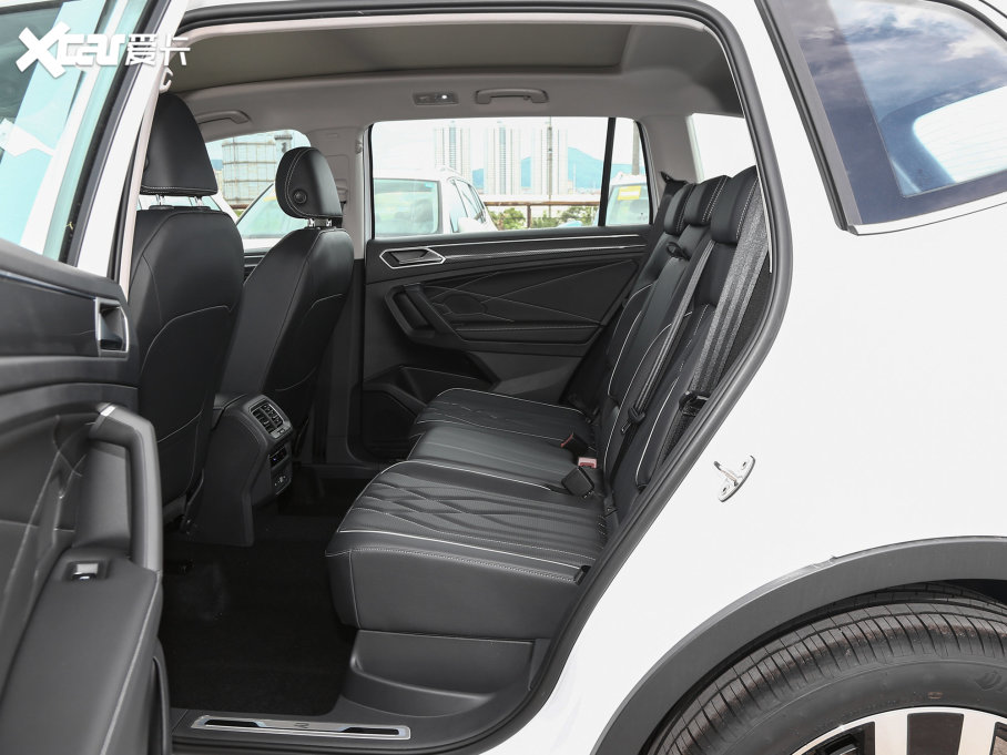 2023;^L 330TSI ԄӃR-LineԽ