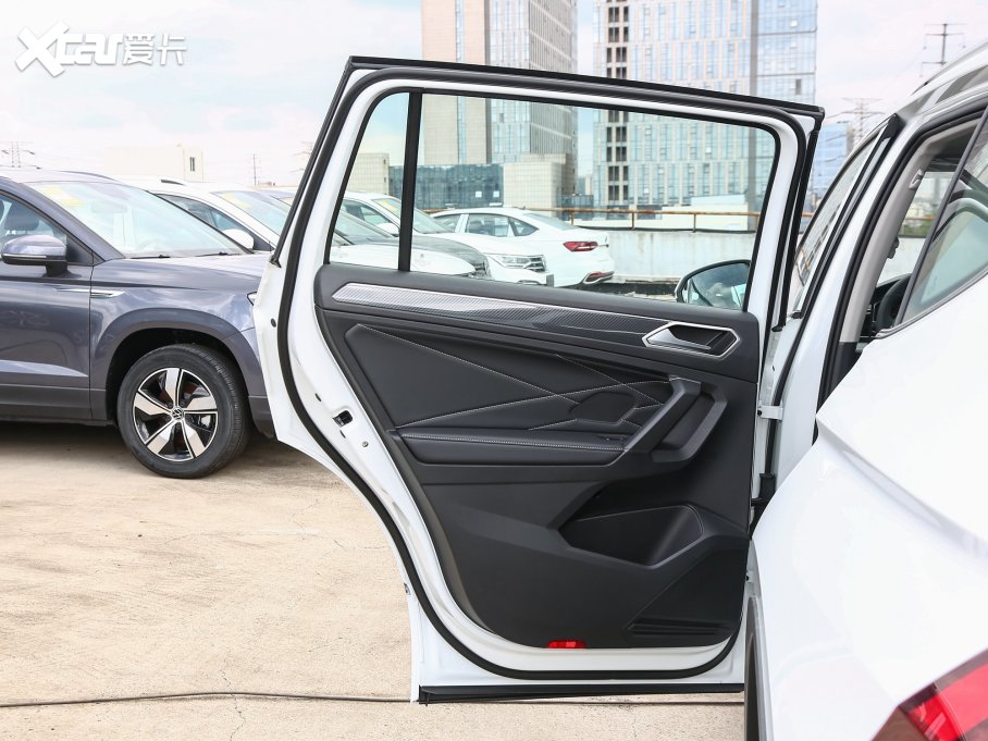 2023;^L 330TSI ԄӃ(q)R-LineԽ