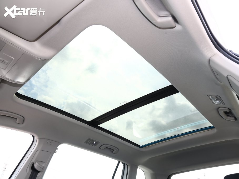 2023;^L 330TSI ԄӃR-LineԽ