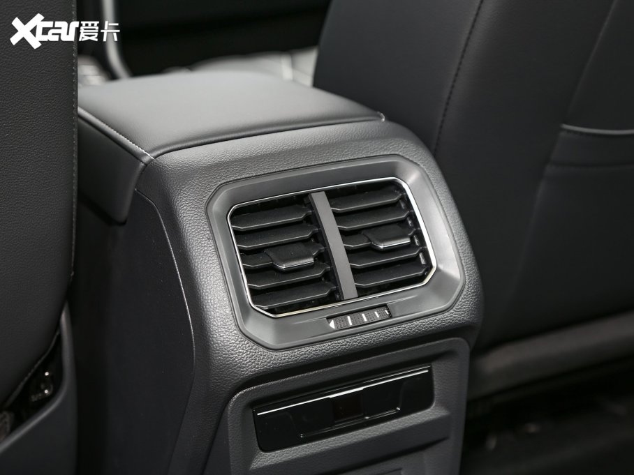 2023��;�^L 330TSI �ԄӃ��R-LineԽ����