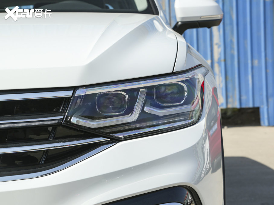 2023;^L 330TSI ԄӃR-LineŞ