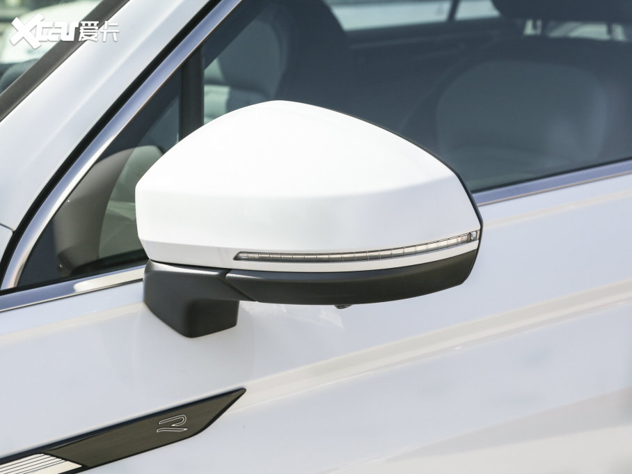 2023;^L 330TSI ԄӃR-LineŞ