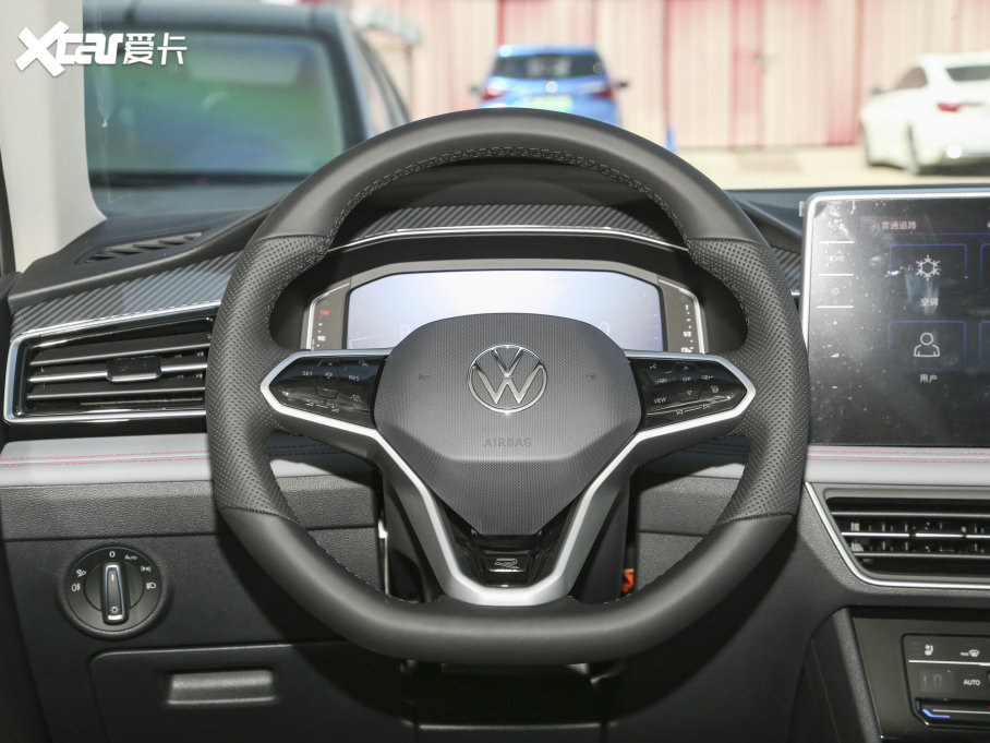 2023;^L 330TSI ԄӃR-LineŞ