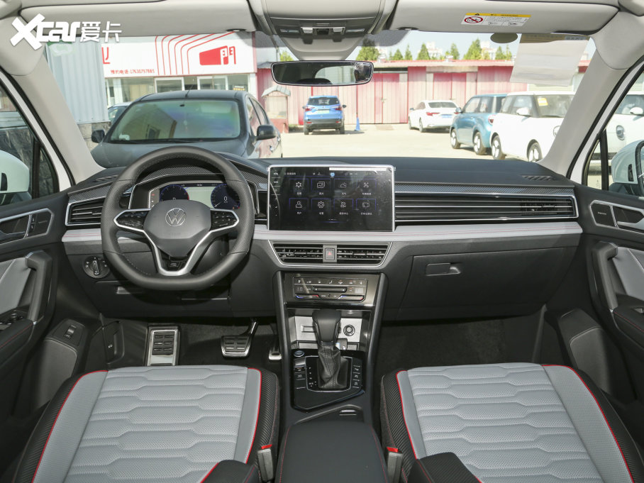 2023��;�^L 330TSI �ԄӃ��R-Line��Ş��