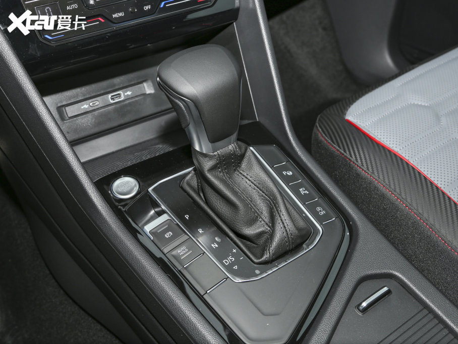 2023;^L 330TSI ԄӃR-LineŞ