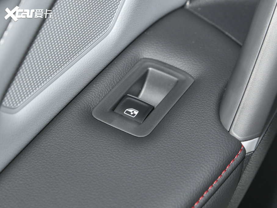 2023;^L 330TSI ԄӃR-LineŞ