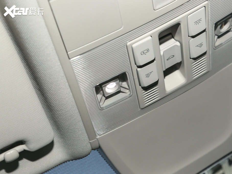 2023;^L 330TSI ԄӃR-LineŞ