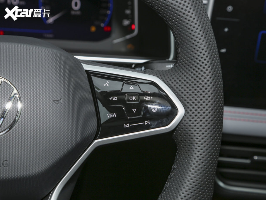 2023;^L 330TSI ԄӃR-LineŞ